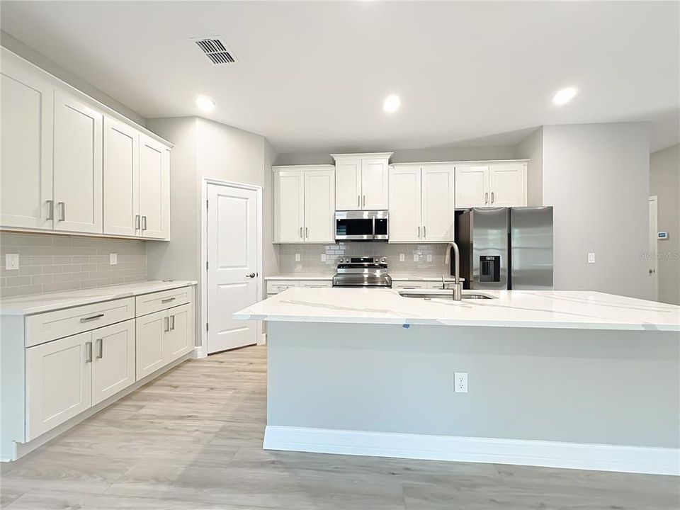 For Sale: $348,000 (4 beds, 3 baths, 1990 Square Feet)