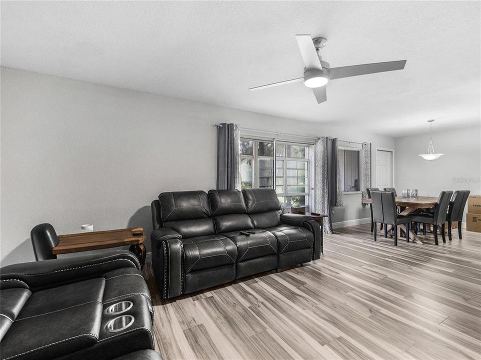 For Sale: $149,999 (2 beds, 2 baths, 1072 Square Feet)