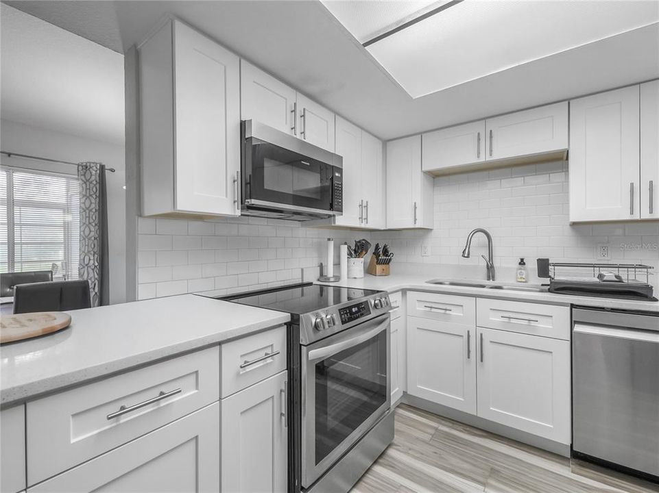 For Sale: $149,999 (2 beds, 2 baths, 1072 Square Feet)