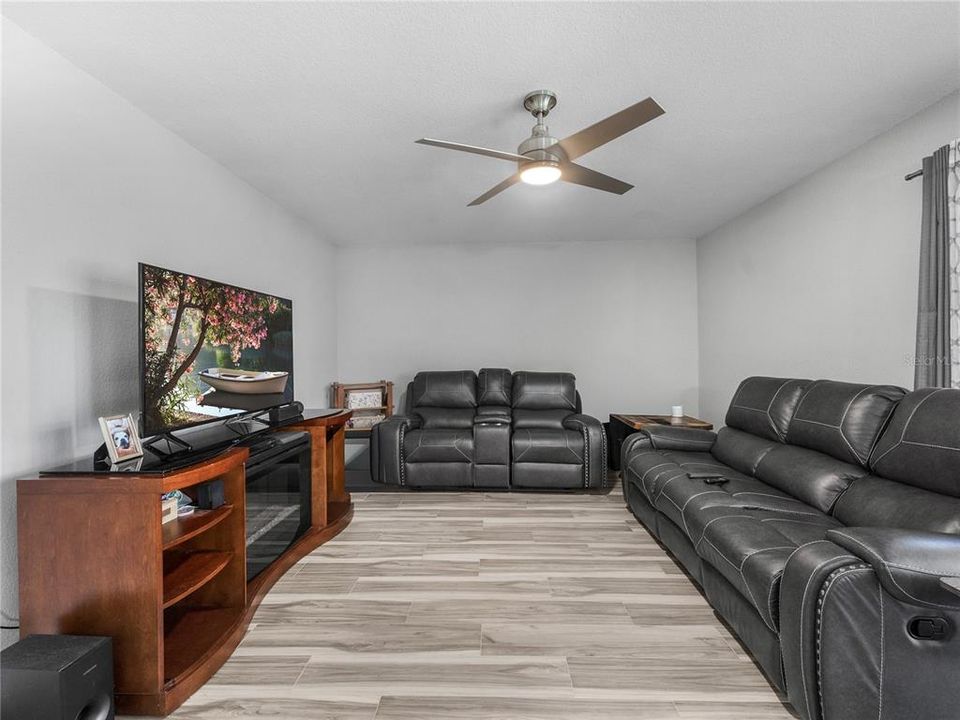 For Sale: $149,999 (2 beds, 2 baths, 1072 Square Feet)