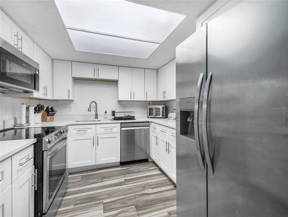 For Sale: $149,999 (2 beds, 2 baths, 1072 Square Feet)