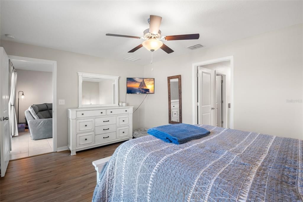 For Sale: $319,900 (3 beds, 2 baths, 1451 Square Feet)