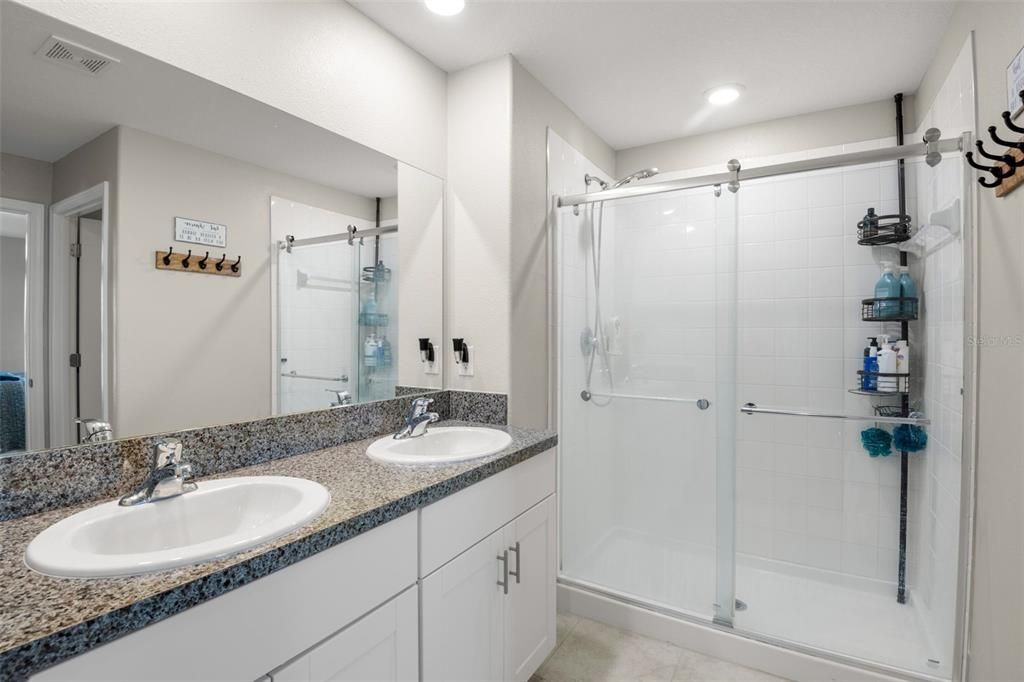 For Sale: $319,900 (3 beds, 2 baths, 1451 Square Feet)