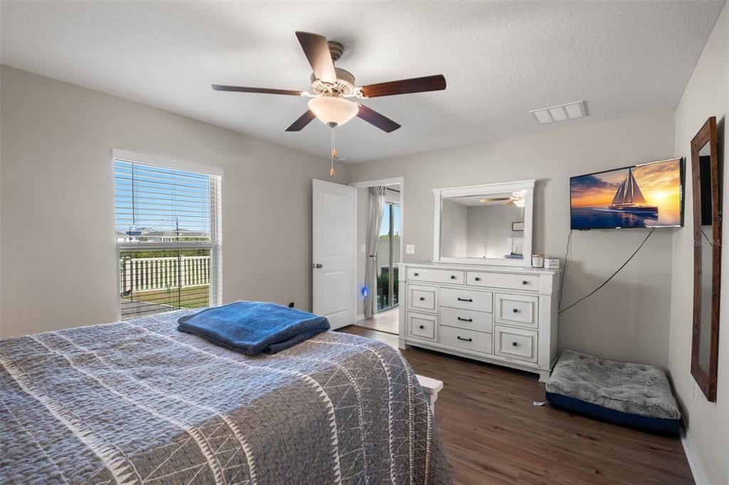 For Sale: $319,900 (3 beds, 2 baths, 1451 Square Feet)