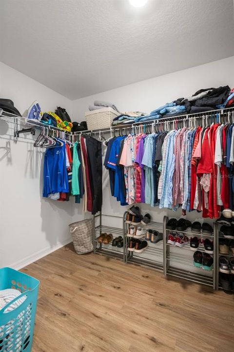 For Sale: $319,900 (3 beds, 2 baths, 1451 Square Feet)