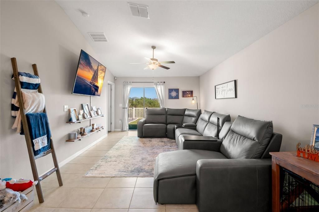 For Sale: $319,900 (3 beds, 2 baths, 1451 Square Feet)