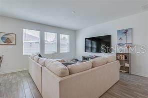 В аренду: $2,000 (4 спален, 2 ванн, 1848 Квадратных фут)