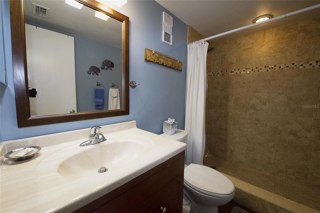 出租: $4,200 (2 贝兹, 2 浴室, 1080 平方英尺)