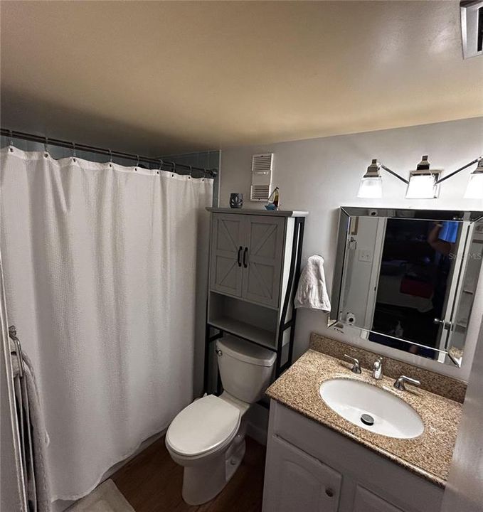 出租: $4,200 (2 贝兹, 2 浴室, 1080 平方英尺)