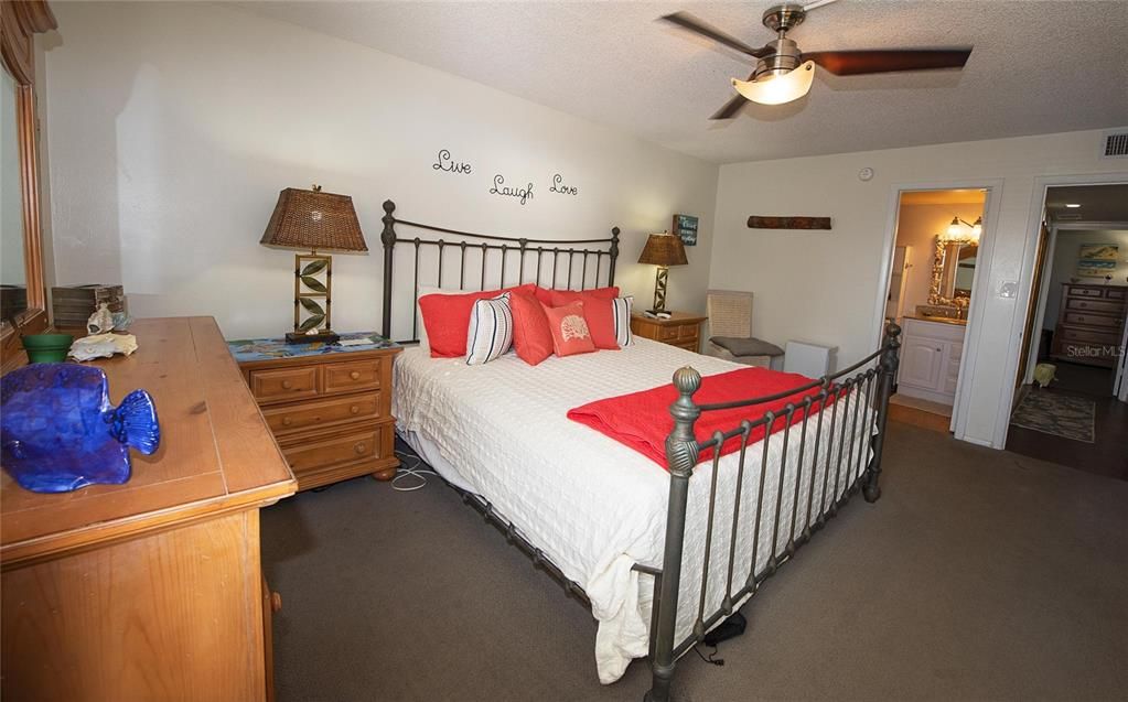 出租: $4,200 (2 贝兹, 2 浴室, 1080 平方英尺)