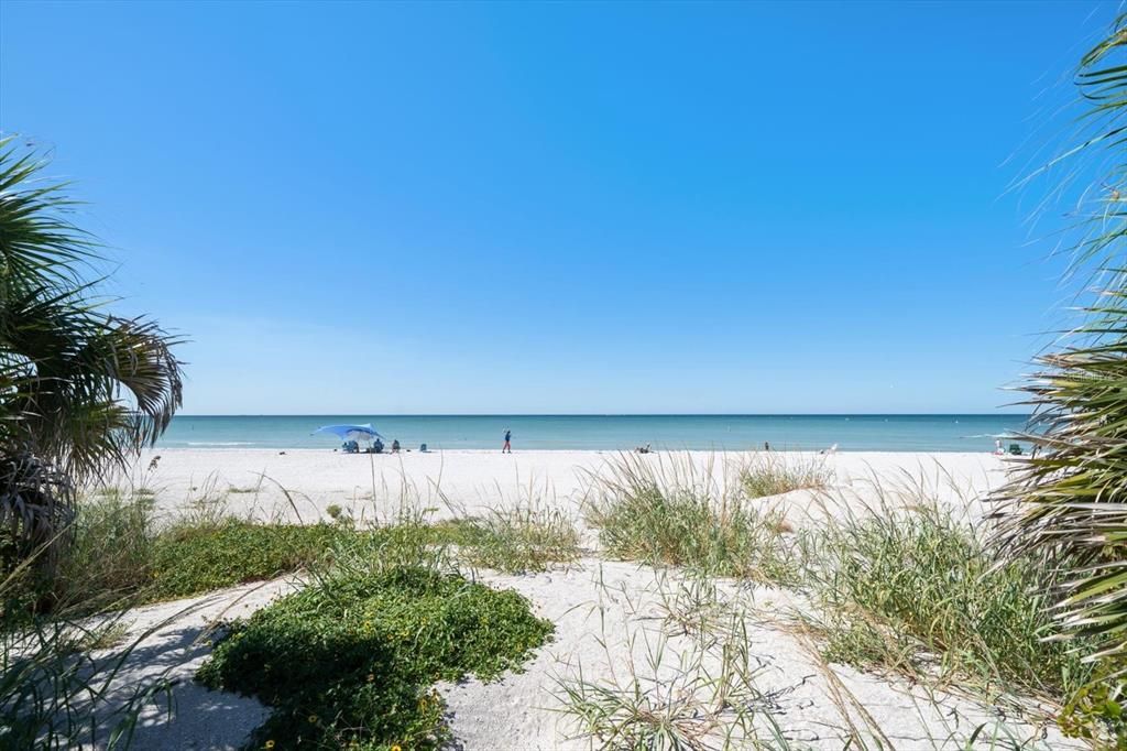 For Sale: $849,000 (3 beds, 2 baths, 1200 Square Feet)