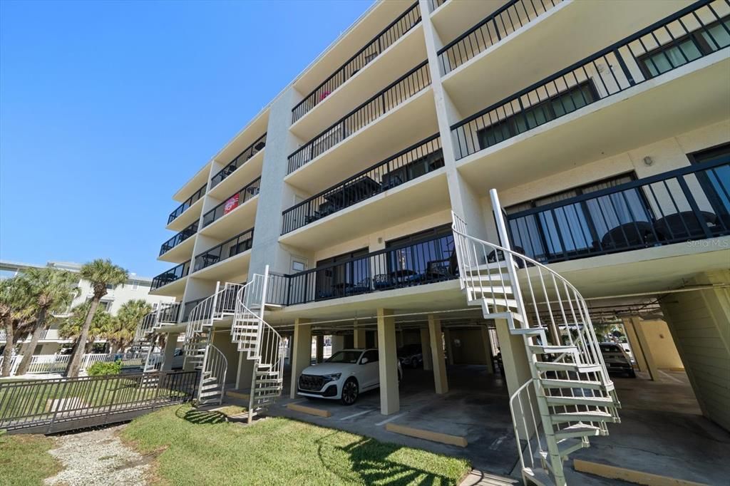 For Sale: $849,000 (3 beds, 2 baths, 1200 Square Feet)