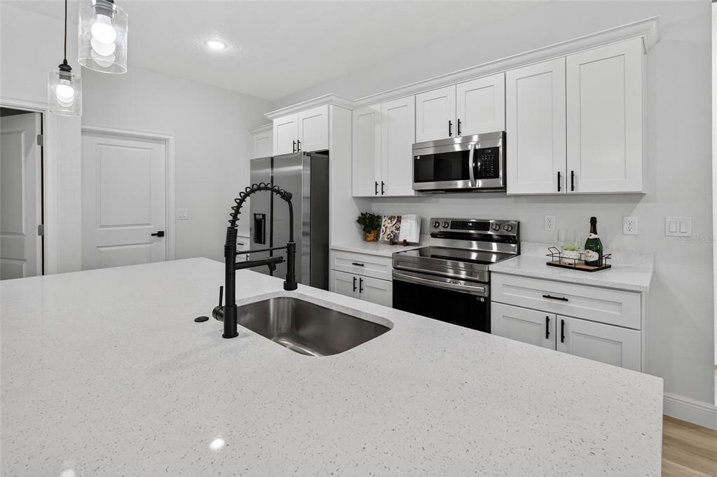 For Sale: $339,000 (4 beds, 3 baths, 1949 Square Feet)