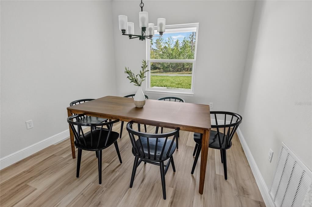 For Sale: $339,000 (4 beds, 3 baths, 1949 Square Feet)