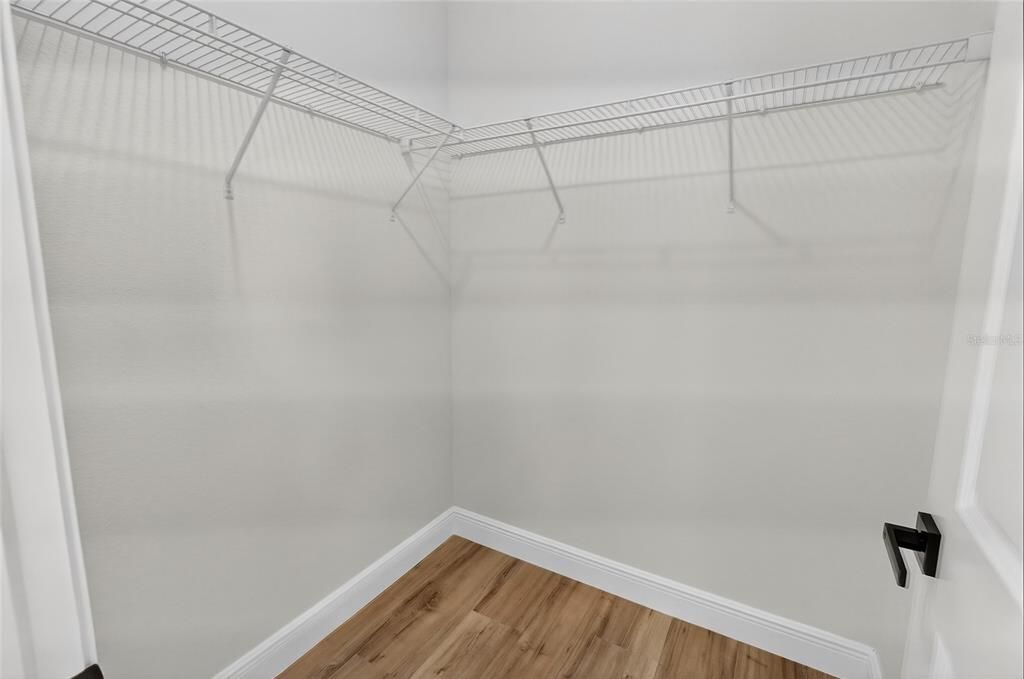 For Sale: $339,000 (4 beds, 3 baths, 1949 Square Feet)