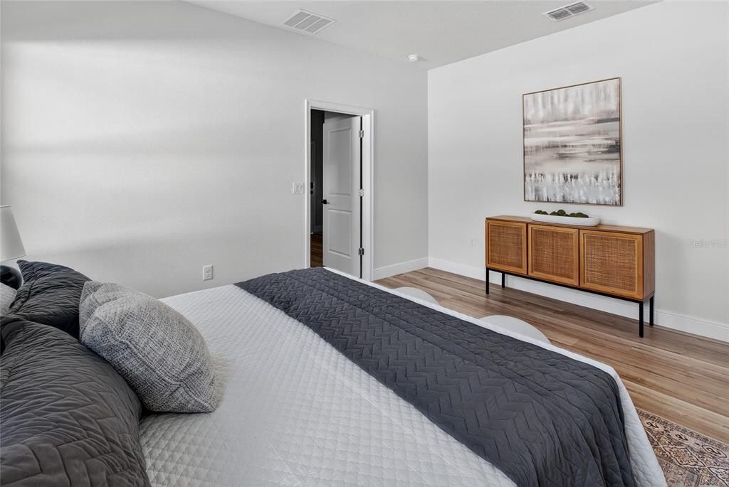 For Sale: $339,000 (4 beds, 3 baths, 1949 Square Feet)