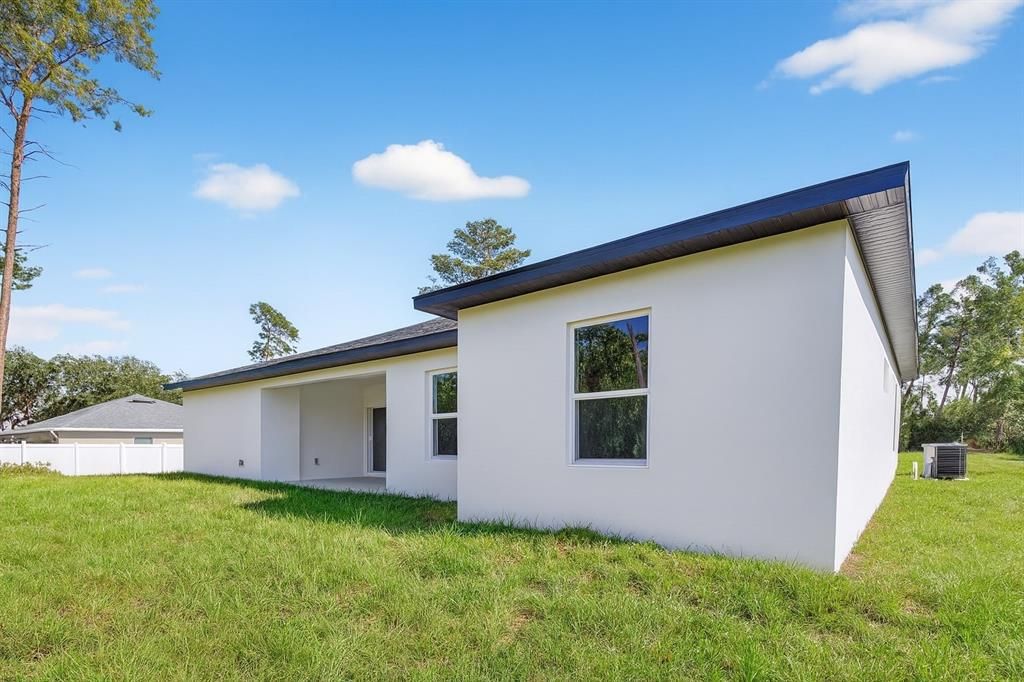 For Sale: $339,000 (4 beds, 3 baths, 1949 Square Feet)