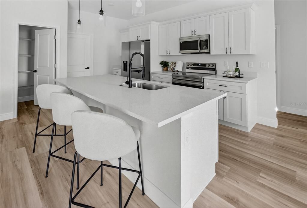 For Sale: $339,000 (4 beds, 3 baths, 1949 Square Feet)