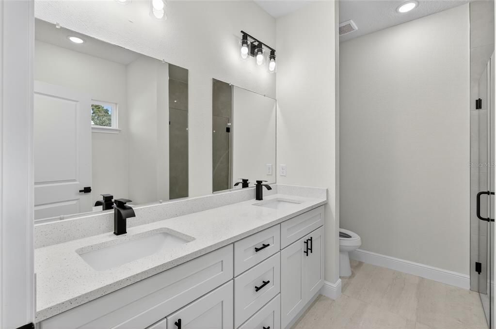 For Sale: $339,000 (4 beds, 3 baths, 1949 Square Feet)