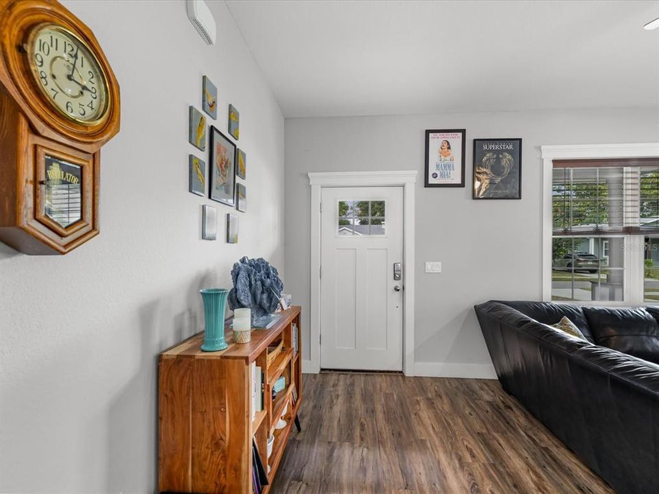 待售: $443,000 (3 贝兹, 2 浴室, 1484 平方英尺)