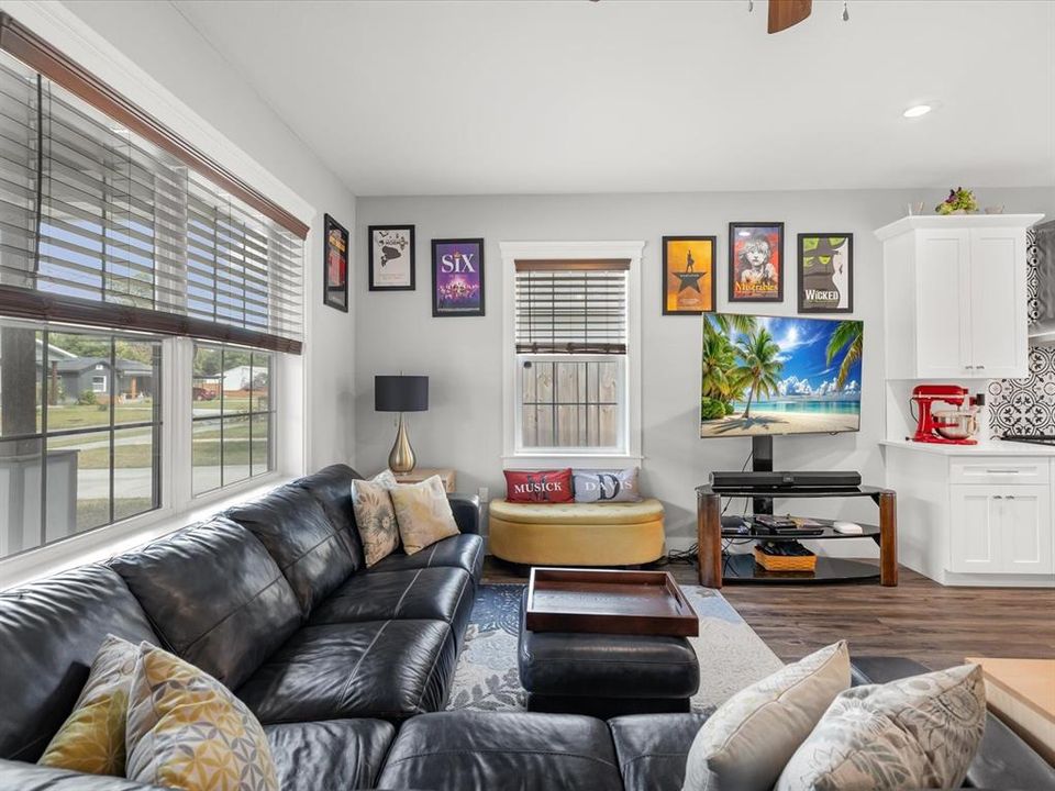 待售: $443,000 (3 贝兹, 2 浴室, 1484 平方英尺)