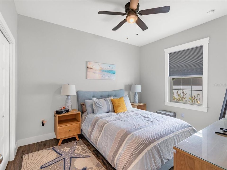 待售: $443,000 (3 贝兹, 2 浴室, 1484 平方英尺)