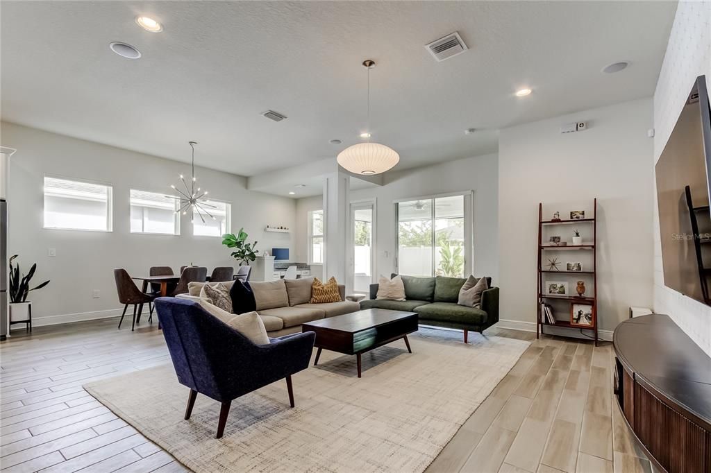 Activo con contrato: $540,000 (3 camas, 2 baños, 2200 Pies cuadrados)