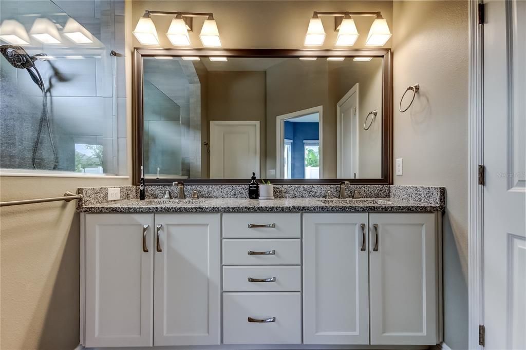 Activo con contrato: $540,000 (3 camas, 2 baños, 2200 Pies cuadrados)