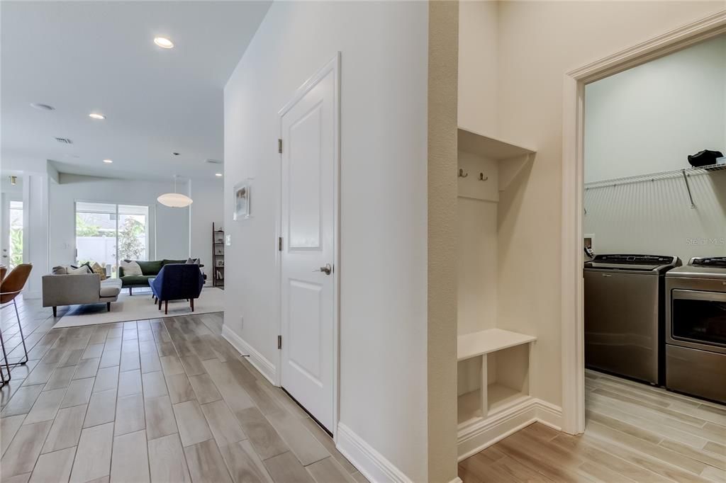 Activo con contrato: $540,000 (3 camas, 2 baños, 2200 Pies cuadrados)