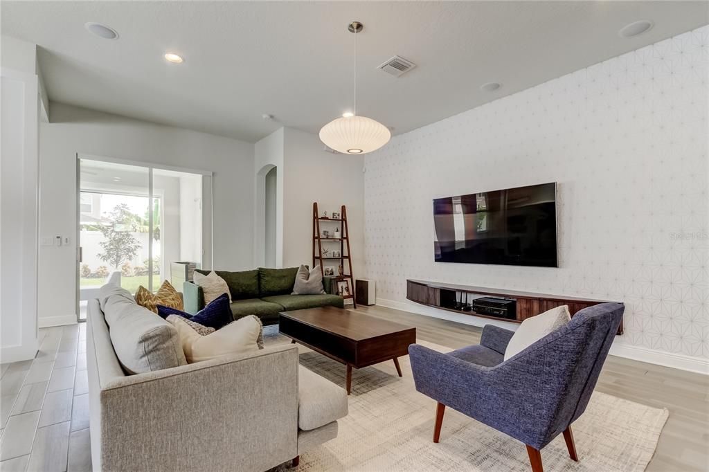 Activo con contrato: $540,000 (3 camas, 2 baños, 2200 Pies cuadrados)