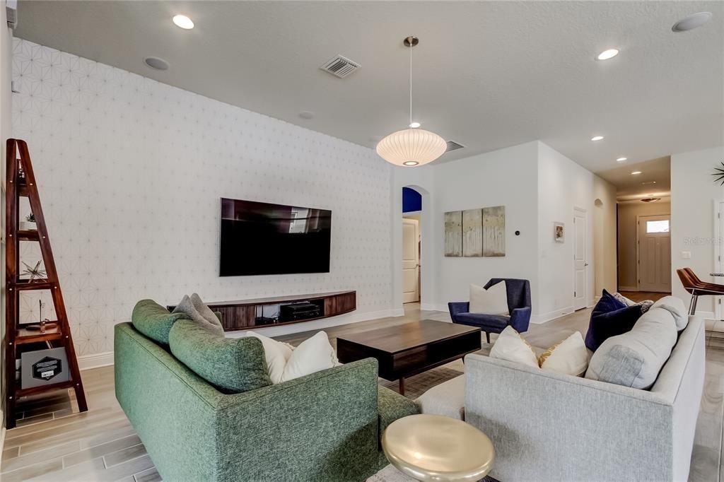 Activo con contrato: $540,000 (3 camas, 2 baños, 2200 Pies cuadrados)