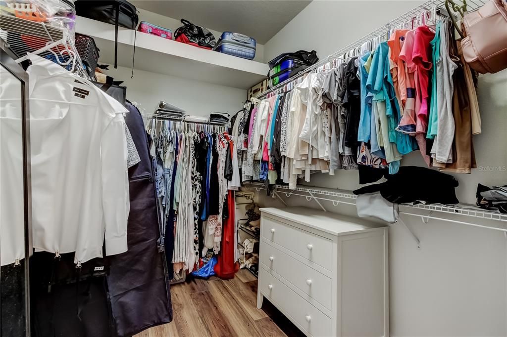 Activo con contrato: $540,000 (3 camas, 2 baños, 2200 Pies cuadrados)