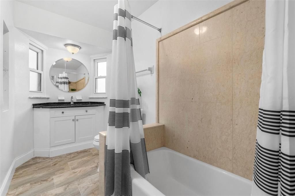 合同活跃: $499,999 (3 贝兹, 2 浴室, 1543 平方英尺)