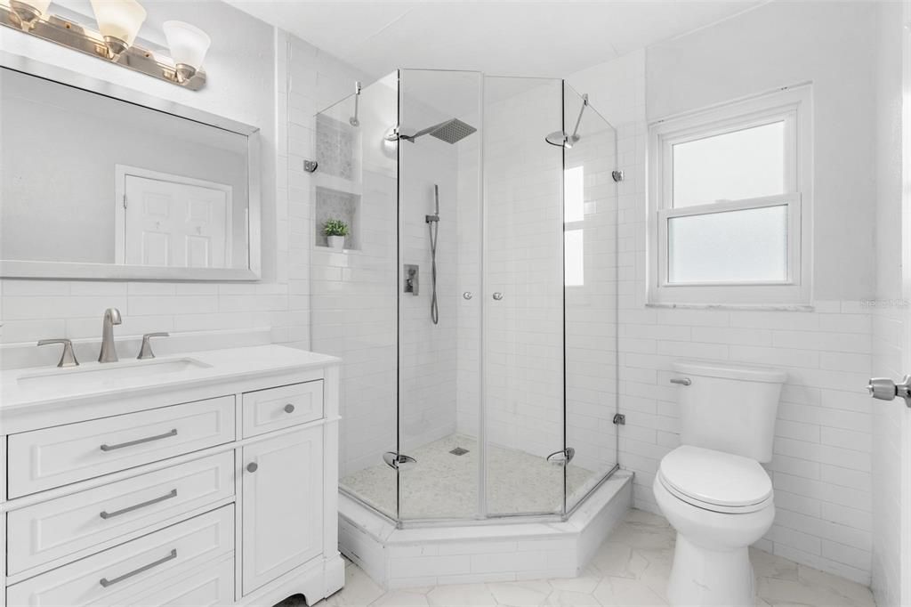 合同活跃: $499,999 (3 贝兹, 2 浴室, 1543 平方英尺)