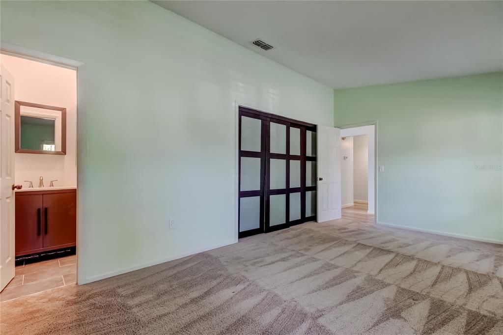 Active With Contract: $260,000 (3 beds, 2 baths, 1230 Square Feet)