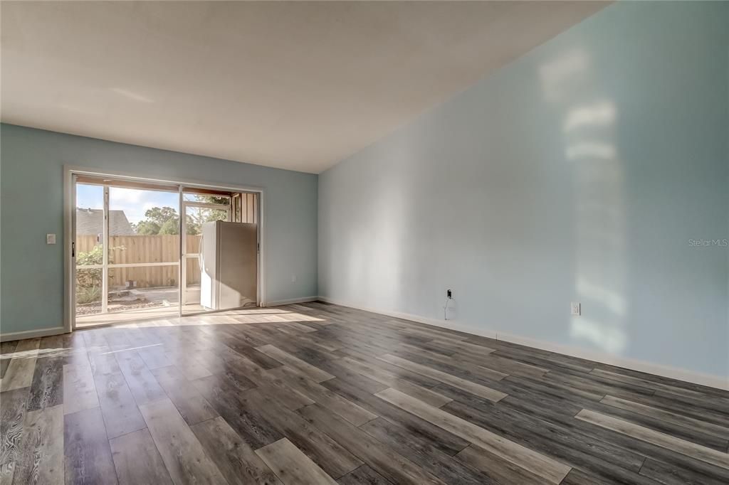 Active With Contract: $260,000 (3 beds, 2 baths, 1230 Square Feet)