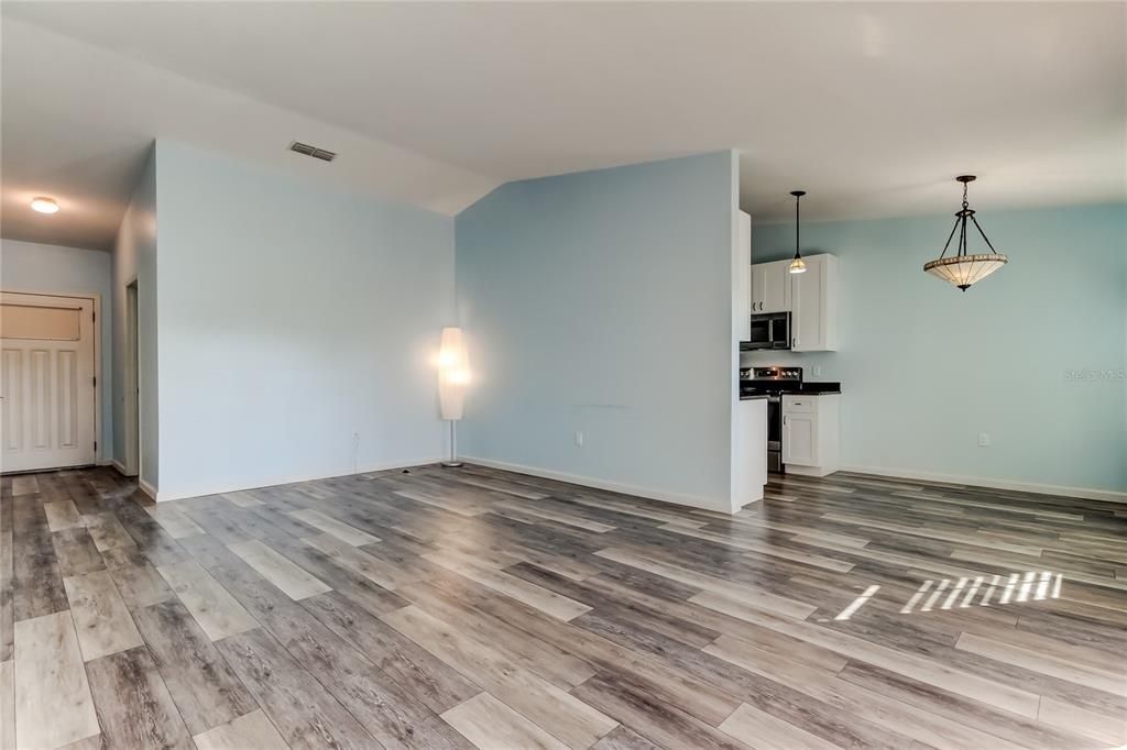 Active With Contract: $260,000 (3 beds, 2 baths, 1230 Square Feet)