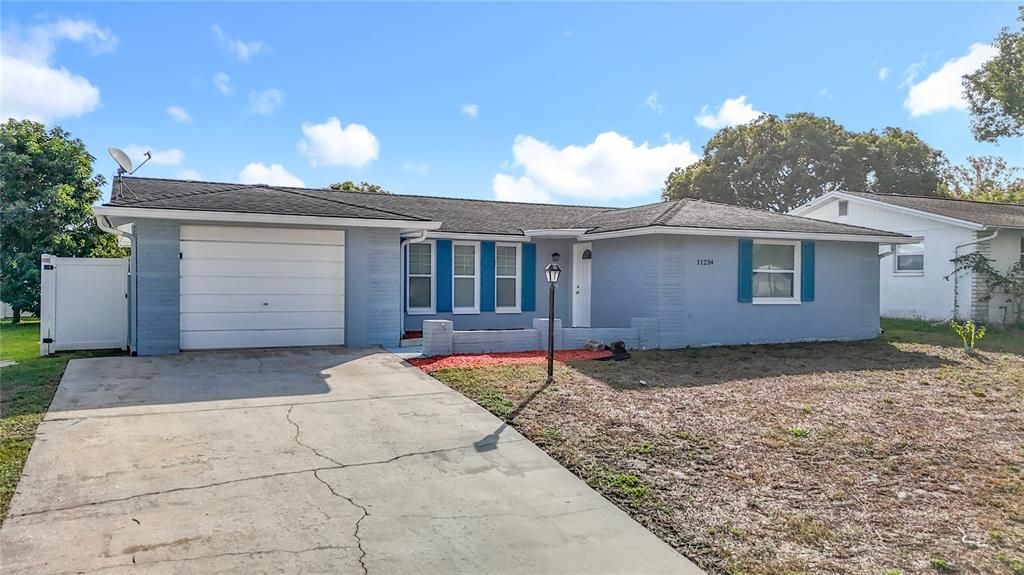 Active With Contract: $250,000 (3 beds, 2 baths, 1446 Square Feet)