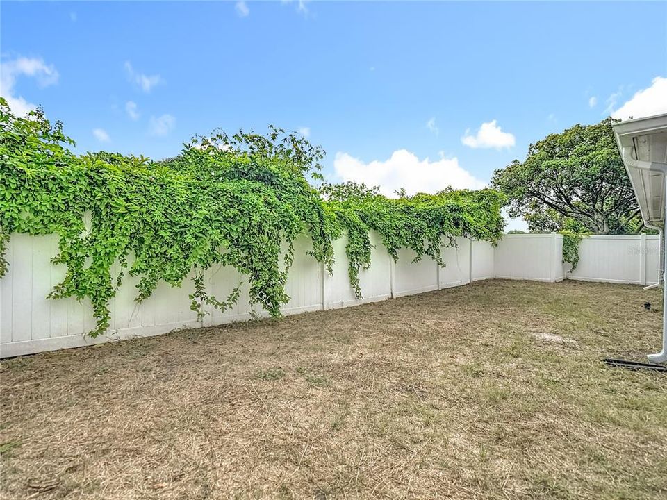 Active With Contract: $250,000 (3 beds, 2 baths, 1446 Square Feet)