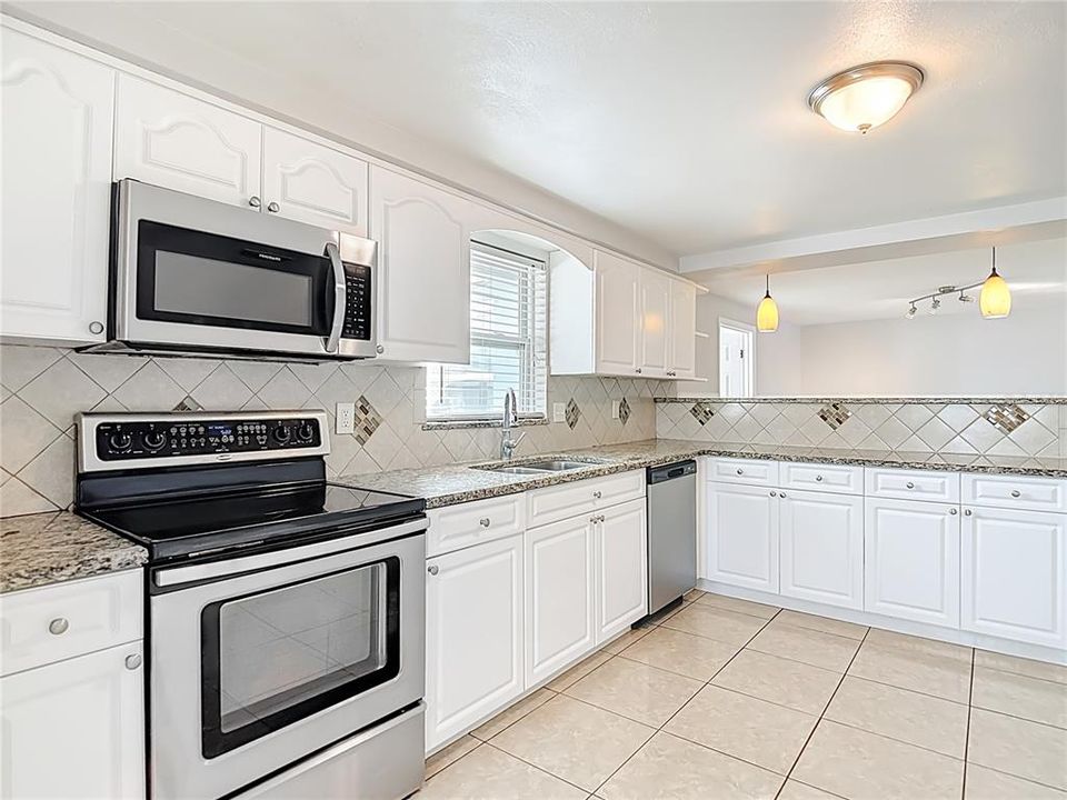 Active With Contract: $250,000 (3 beds, 2 baths, 1446 Square Feet)