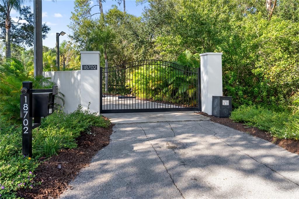 For Sale: $3,500,000 (6 beds, 5 baths, 6023 Square Feet)