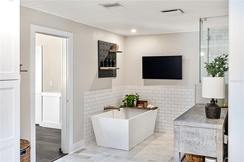 For Sale: $3,500,000 (6 beds, 5 baths, 6023 Square Feet)