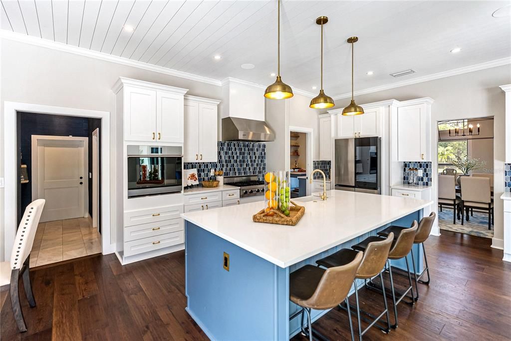 For Sale: $3,500,000 (6 beds, 5 baths, 6023 Square Feet)