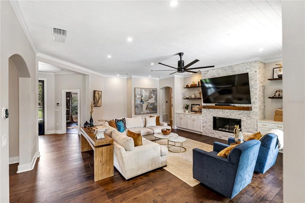 For Sale: $3,500,000 (6 beds, 5 baths, 6023 Square Feet)