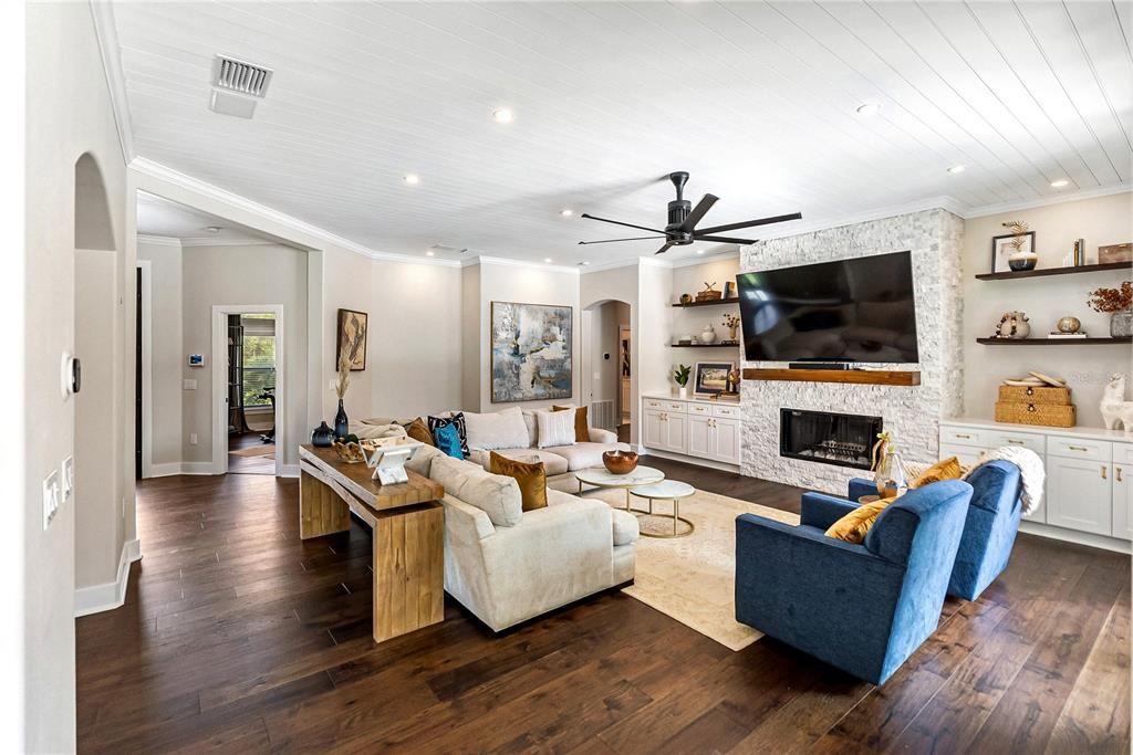 For Sale: $3,500,000 (6 beds, 5 baths, 6023 Square Feet)