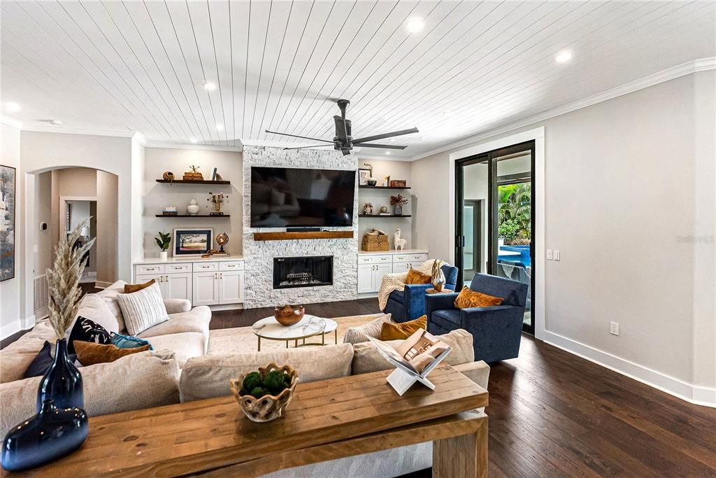 For Sale: $3,500,000 (6 beds, 5 baths, 6023 Square Feet)