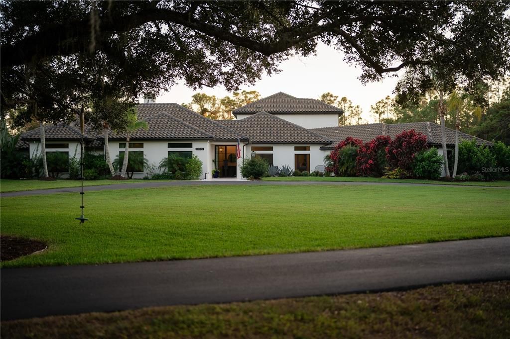 For Sale: $3,500,000 (6 beds, 5 baths, 6023 Square Feet)