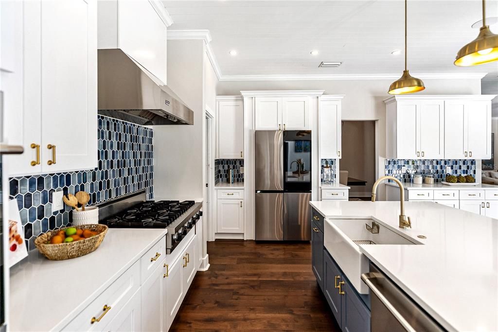 For Sale: $3,500,000 (6 beds, 5 baths, 6023 Square Feet)