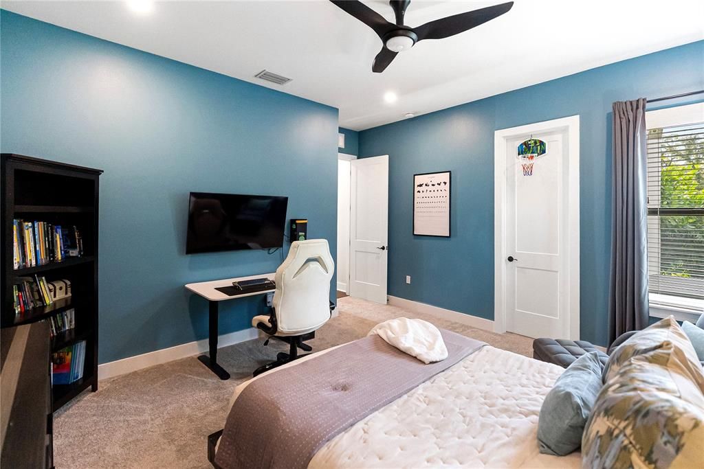 For Sale: $3,500,000 (6 beds, 5 baths, 6023 Square Feet)