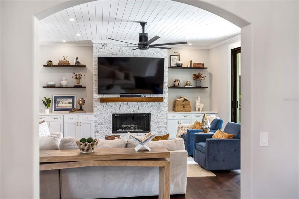 For Sale: $3,500,000 (6 beds, 5 baths, 6023 Square Feet)